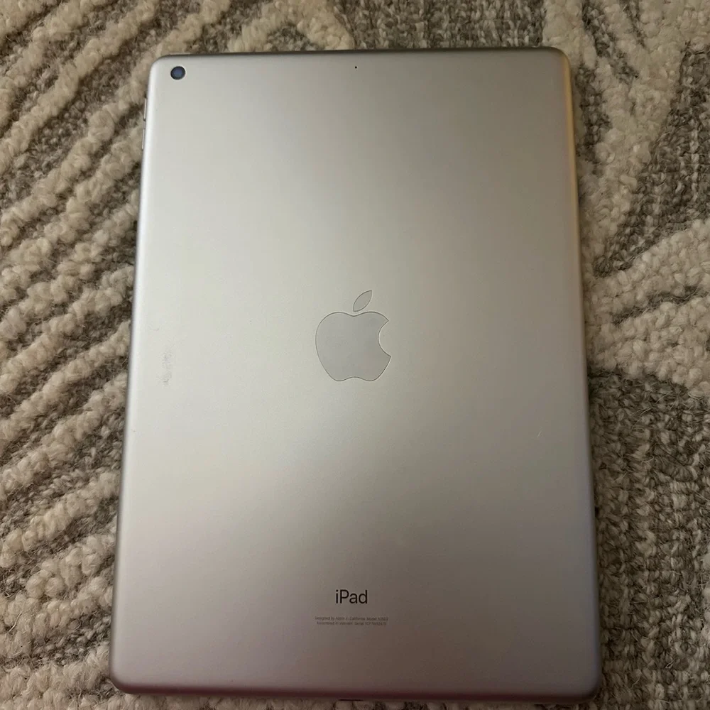 Apple Silver and Black Tablet